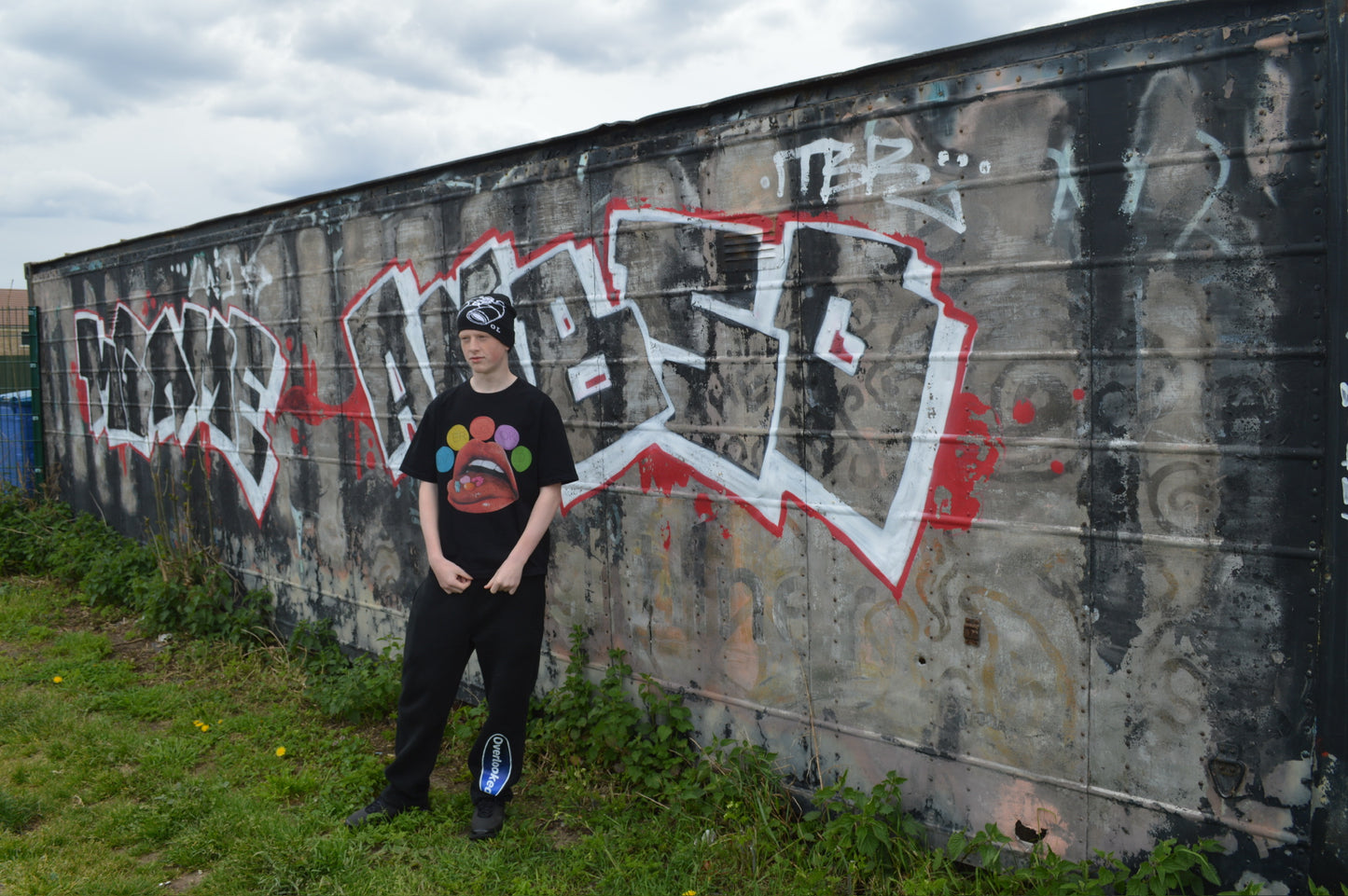 OverlookedLDN Pill T-Shirt - 300 GSM